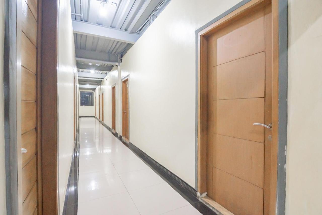 Hotel Reddoorz Syariah At Cigadung Raya Street Bandung Exterior foto