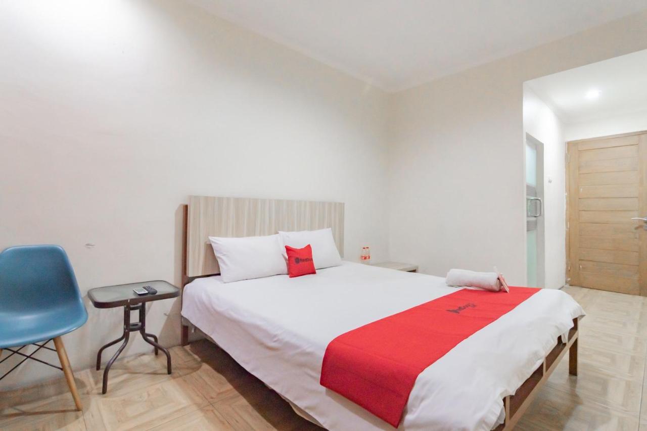 Hotel Reddoorz Syariah At Cigadung Raya Street Bandung Exterior foto