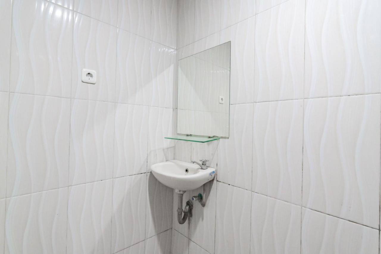 Hotel Reddoorz Syariah At Cigadung Raya Street Bandung Exterior foto