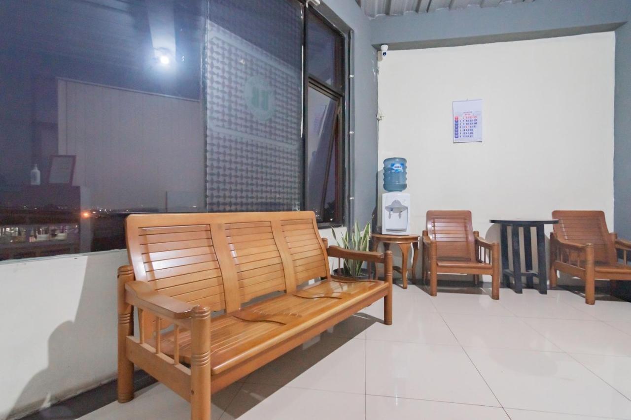 Hotel Reddoorz Syariah At Cigadung Raya Street Bandung Exterior foto