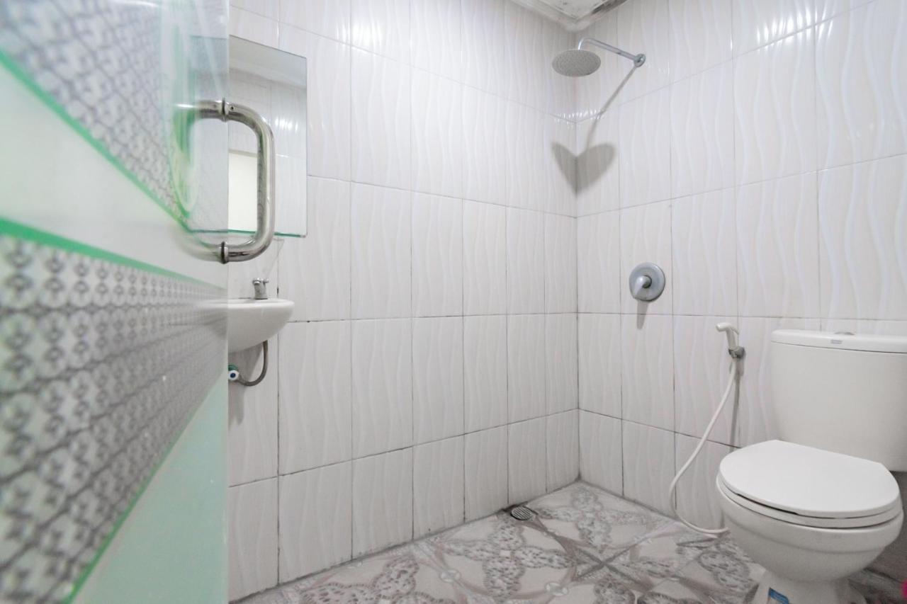 Hotel Reddoorz Syariah At Cigadung Raya Street Bandung Exterior foto